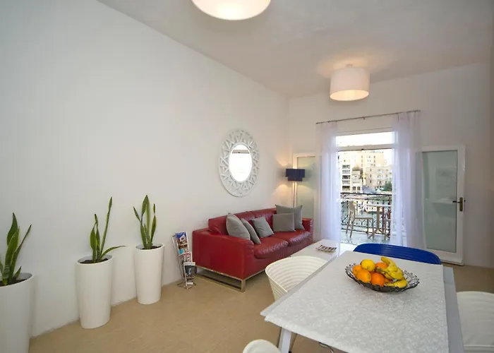 Maltese Balcony * San Julián